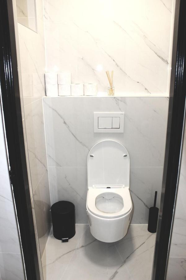 Krásny priestranný slnečný apartmán v centre mesta Trenčín Exterior foto