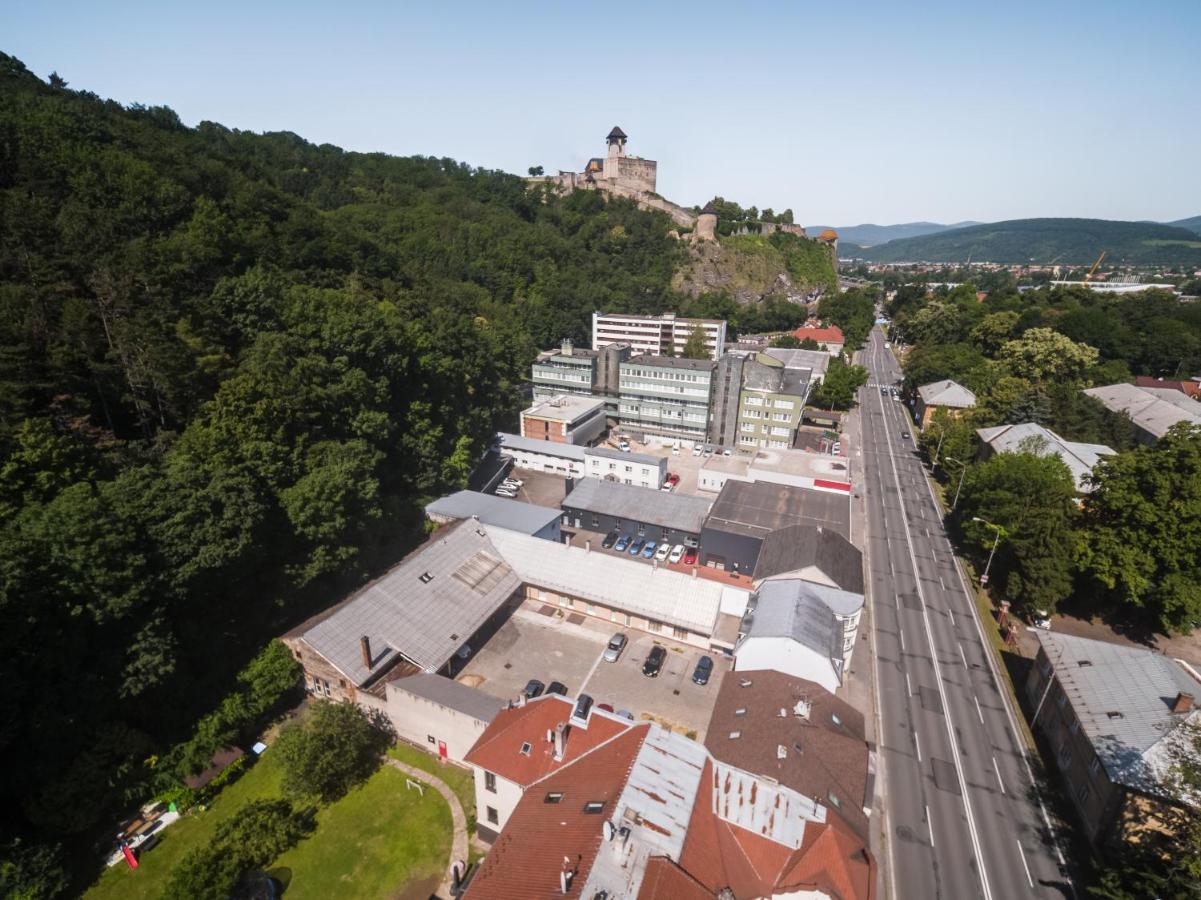 Krásny priestranný slnečný apartmán v centre mesta Trenčín Exterior foto